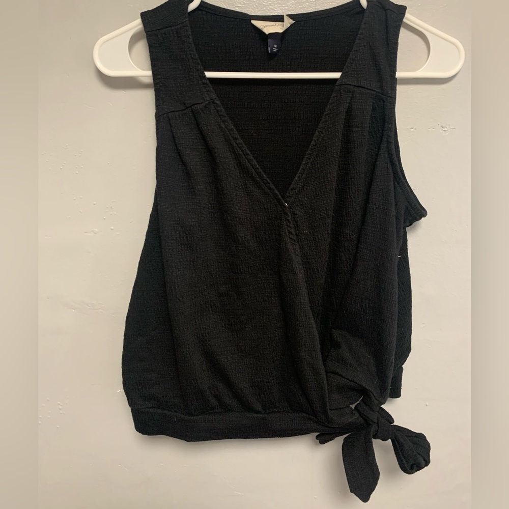 Universal Thread Wrap Front Loose Black Tank Size Medium